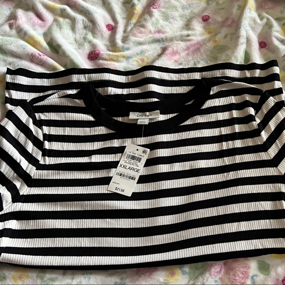 On 34th new Black and White Striped Short Sleeve Tee